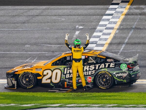 Christopher Bell #20 NASCAR 2024 JGR Toyota Dewalt Interstate Batteries Duel 2 Daytona Race Win 1:24 Elite