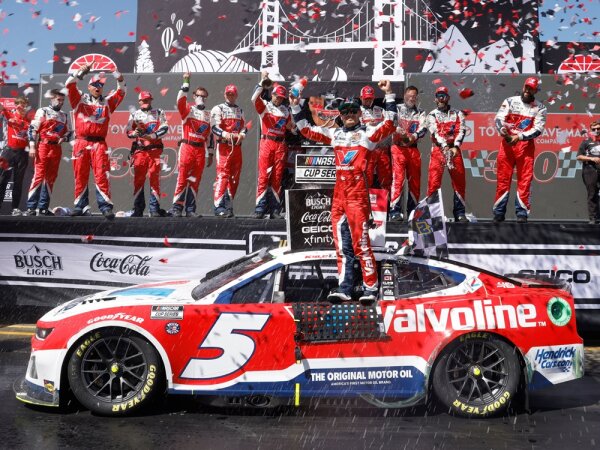 Kyle Larson #5 NASCAR 2024 HM Valvoline Sonoma Race Win 1:24 Standard