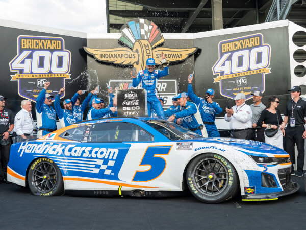 Kyle Larson #5 NASCAR 2024 HM  HendrickCars.com Brickyard 400 Race Win 1:24