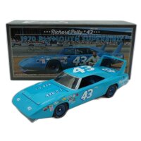 Richard Petty #43 NASCAR 1970 Superbird University of Racing 1:24