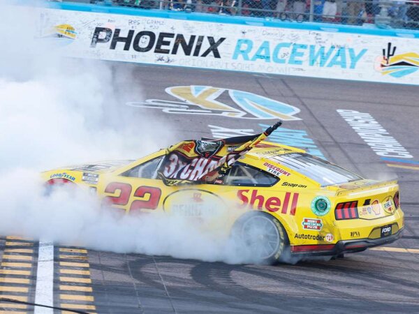 Joey Logano #22 NASCAR 2024 TP Ford Shell-Pennzoil Phoenix Race Win 1:64