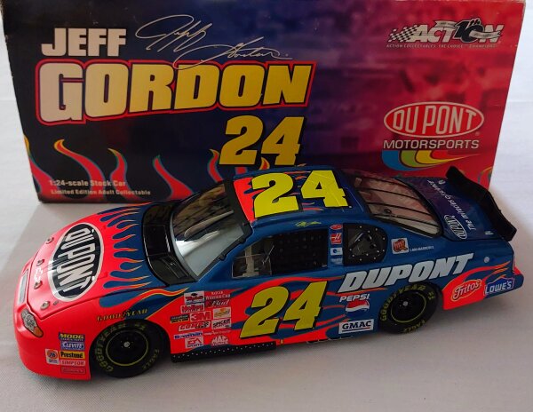 Jeff Gordon #24 NASCAR 2002 HM Chevrolet Monte Carlo DuPont 1:24