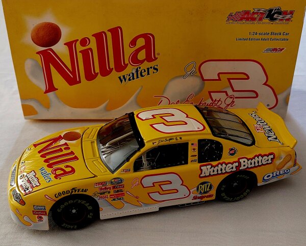 Dale Earnhardt Jr #3 NASCAR 2002 Chevrolet Monte Carlo Nilla Wafers/Nutter Butter 1:24