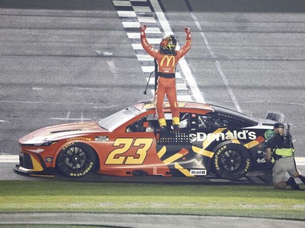 Bubba Wallace #23 NASCAR 2025 23XI McDonalds Daytona Duel Race Win 1:64